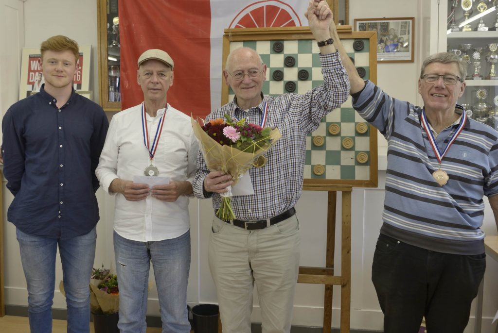 Jan Groenendijk samen met de top-3 van de 70+-klasse: v.l.n.r. Henk de Wit, Anton Schotanus en Fred Ivens